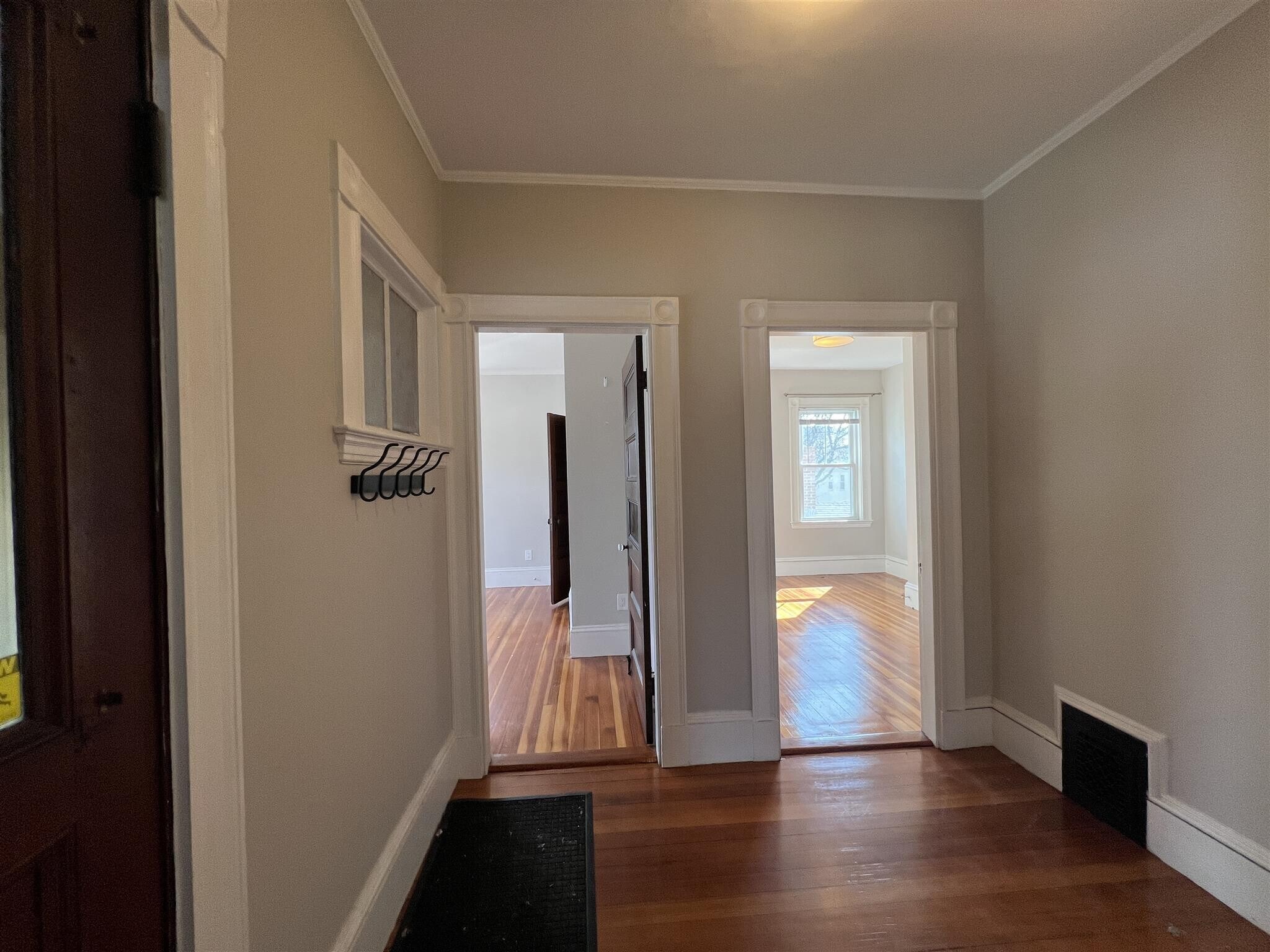 Building Photo - 107 Oxford St