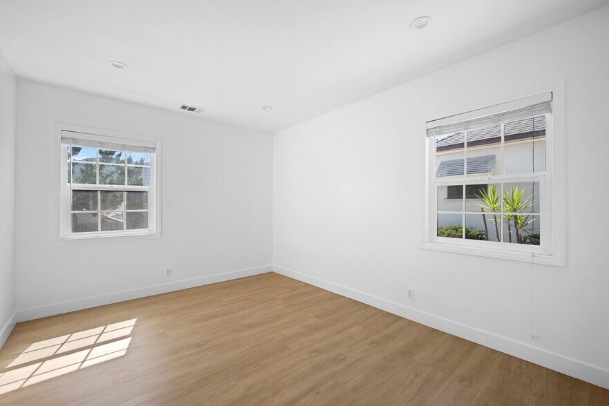 Building Photo - 2930 Mayfield Ave