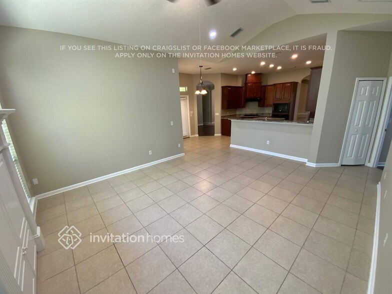 Building Photo - 149 Oak Common Ave