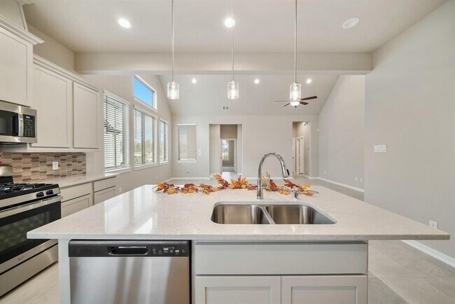 Building Photo - 1547 Crystal Stream Dr