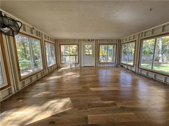 Building Photo - 19 Rustic Dr