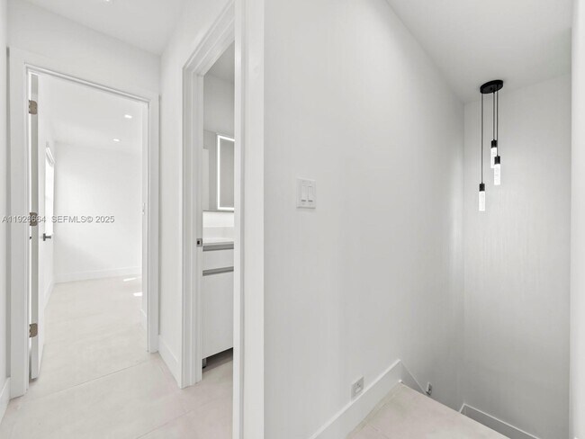 Building Photo - 6885 NW 169th St