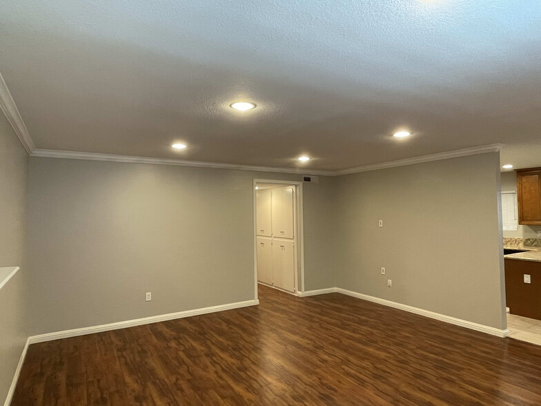 Building Photo - 18142 Mandarin Ln