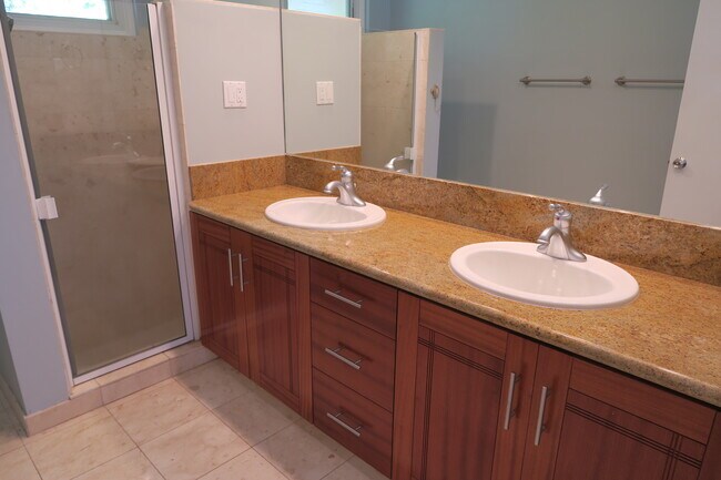 Building Photo - 4505 Kolohala St