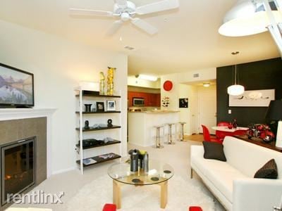 Building Photo - 2088 E Lakeshore Dr