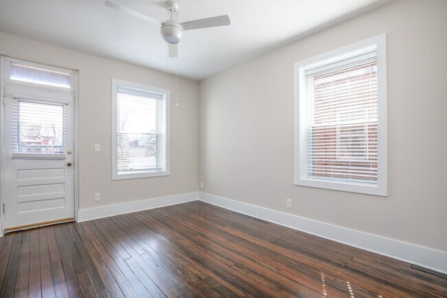 Building Photo - Charming Renovation in the HEART of DOGTOWN!