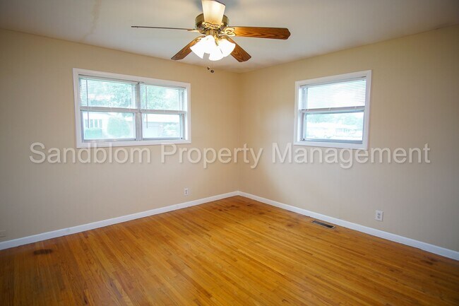 Building Photo - 5344 E 27th St