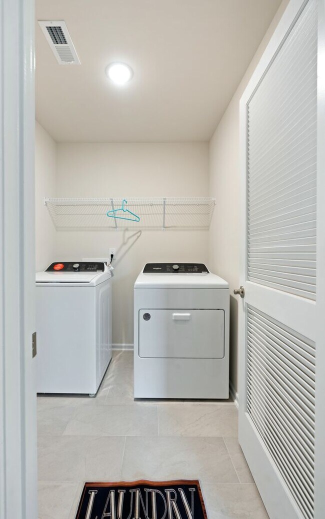 Building Photo - Convenient, Spacious and Move-in Ready 5 Bed/3 Bath Home in Mebane