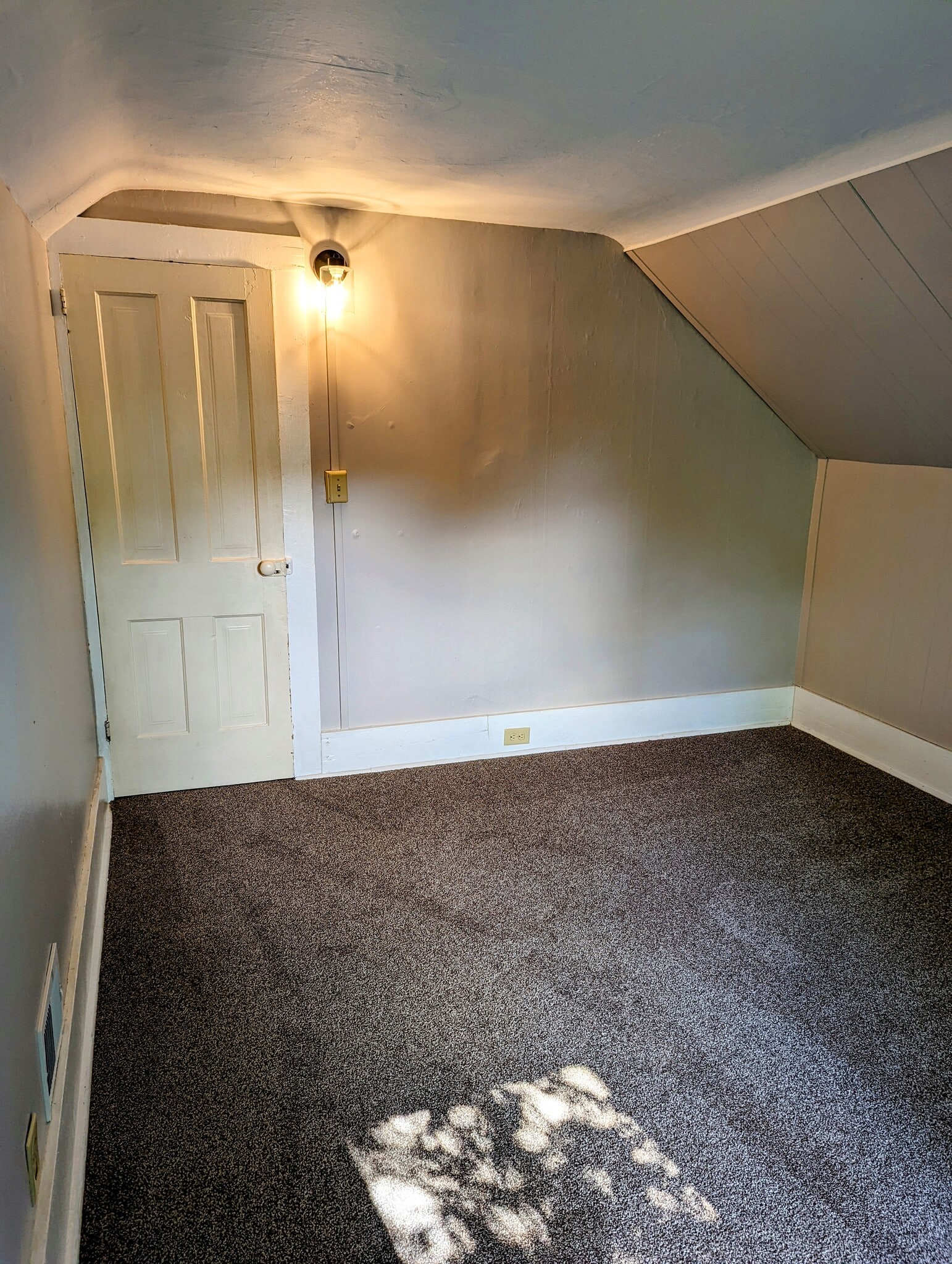 Upper Bedroom - 2242 Dixon St