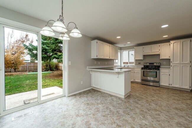 Building Photo - Ask About Specials! A/C Equipped 4 Bedroom 2.5 Bath Located in Desirable Fishers Grove - Union, S...