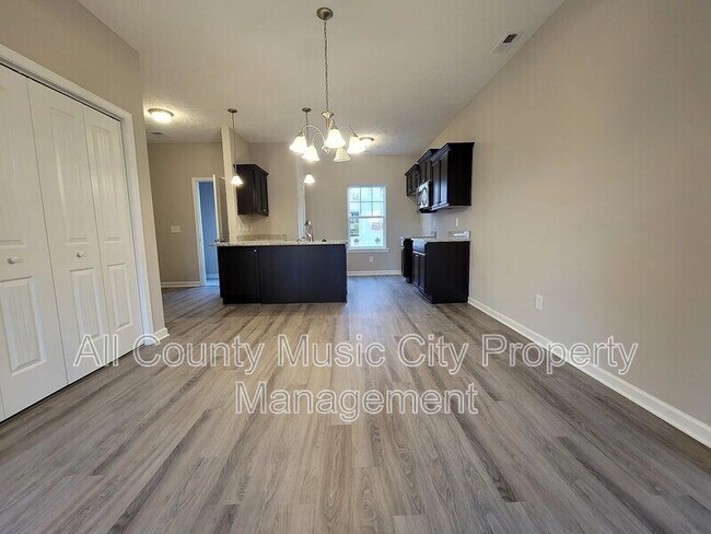 Building Photo - 310 Negri Ct