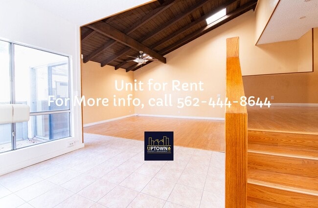 Building Photo - Townhome - 3 Bedrooms-2 Baths - Santa Ana