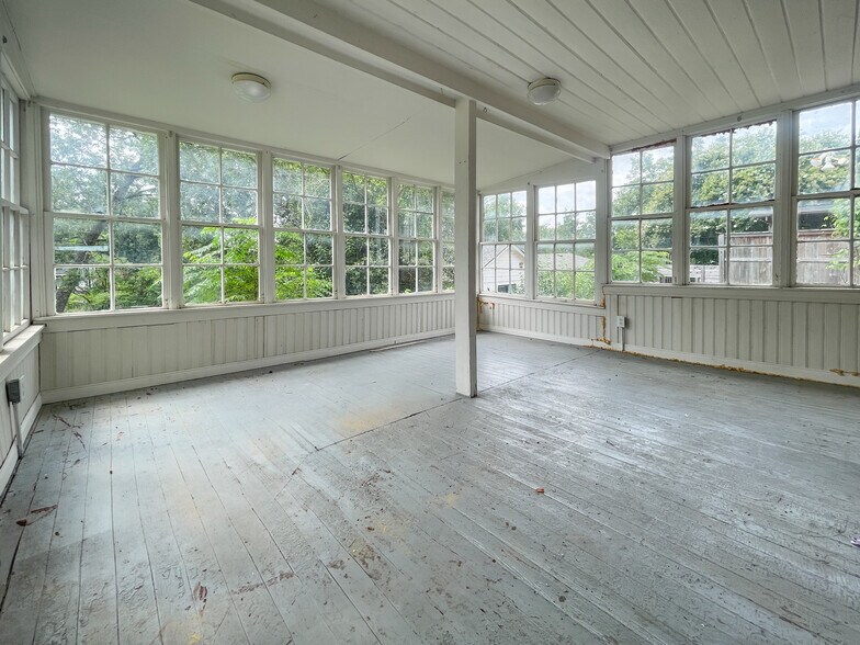 Building Photo - 1816 Colonial Ave