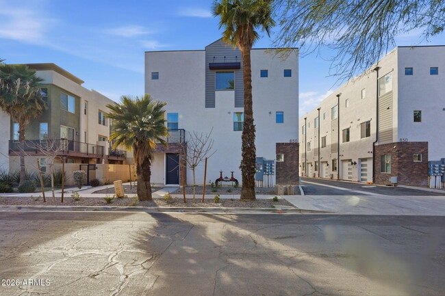 Building Photo - 850 N 8th Ave