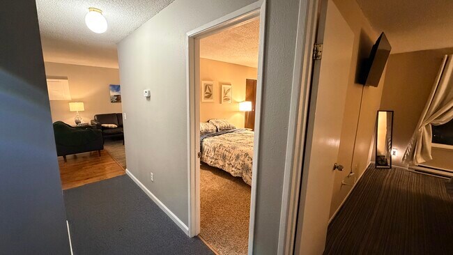 Building Photo - 4660 Reka Dr