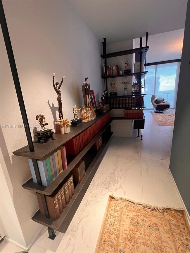 Building Photo - 1000 Biscayne Blvd