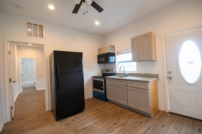 Building Photo - 385 Bayou Dularge Rd
