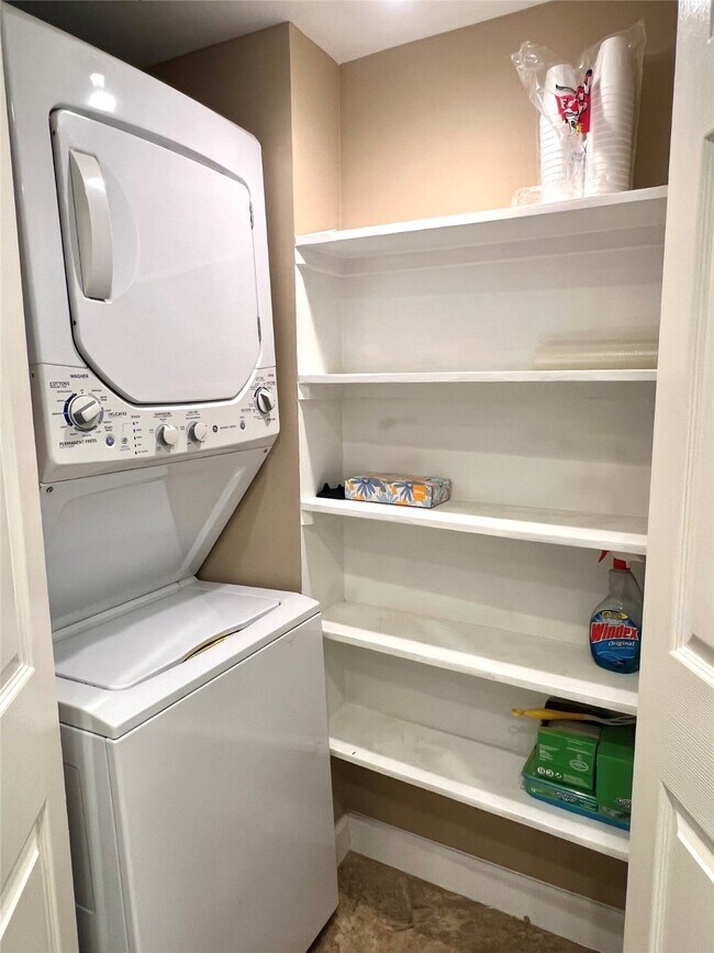 Building Photo - 3525 Sage Rd