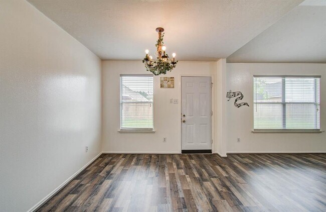 Building Photo - 2650 Daryns Landing Dr