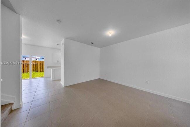 Building Photo - 2567 SE 25th Ter