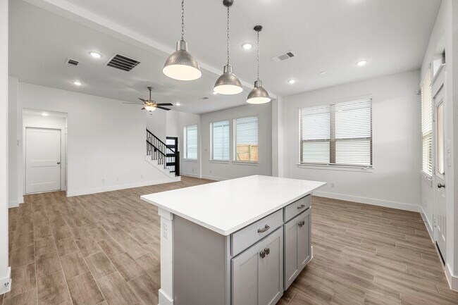 Building Photo - 7818 Starfish Arbor Dr