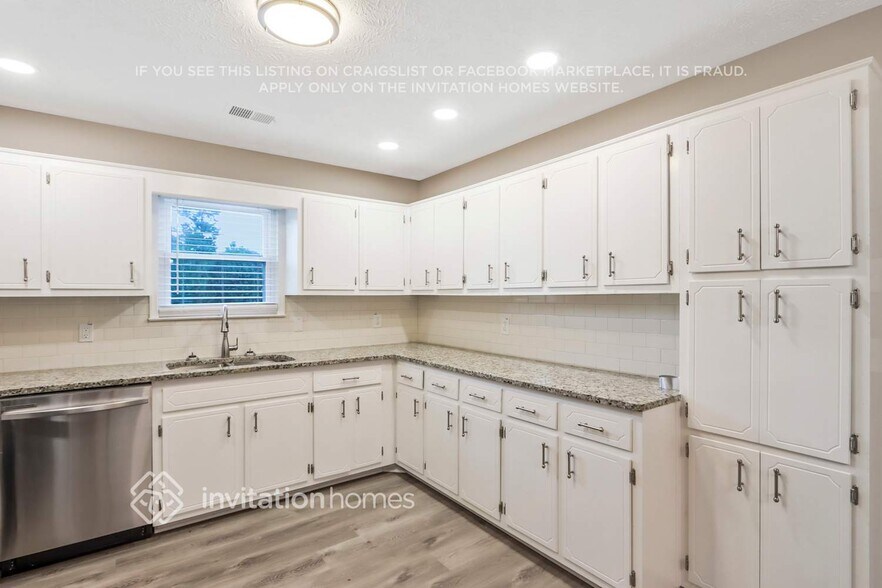 Building Photo - 185 Fox Meadow Dr