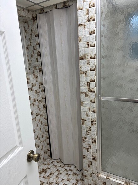 Building Photo - 900 NW 32nd Ave