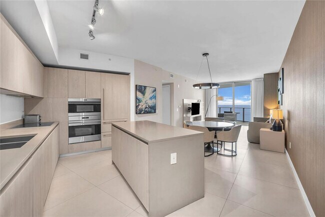 Building Photo - 4111 S Ocean Dr