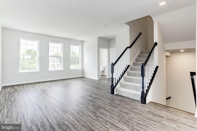 Building Photo - 5014 MacDonough Pl