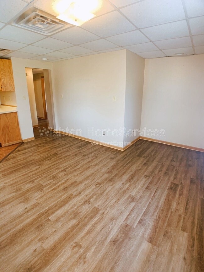 Building Photo - 308 W Adams Rd
