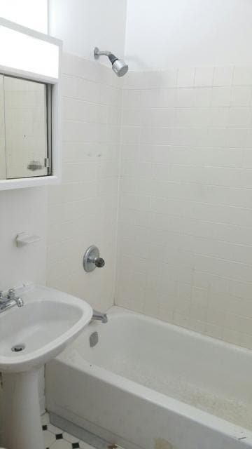 Building Photo - 3 bedroom in Evanston IL 60202