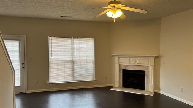 Building Photo - 3900 Dandridge Way NW