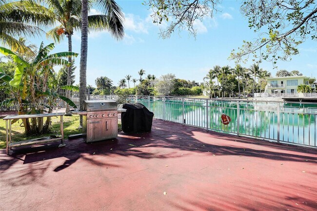 Building Photo - 1275 Marseille Dr