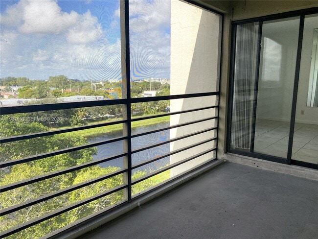 Building Photo - 2322 S Cypress Bend Dr