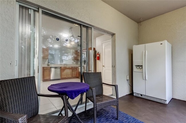 Building Photo - 1138 Hillhurst Dr