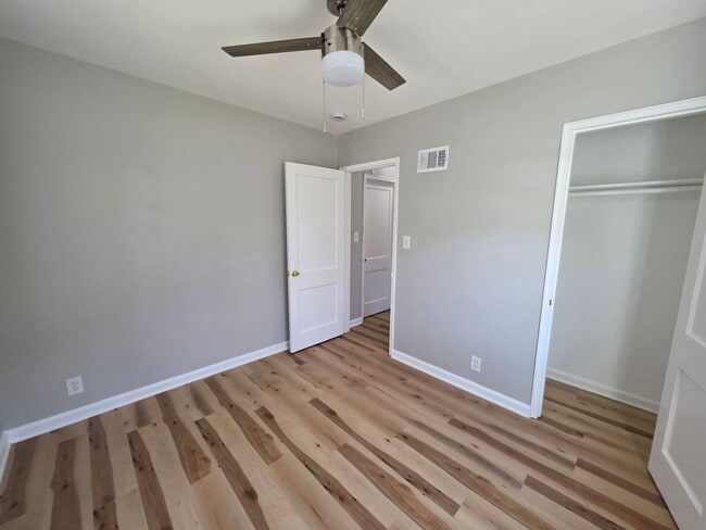 Building Photo - Cozy & Updated Duplex – Close to UMKC, Rockhurst & More