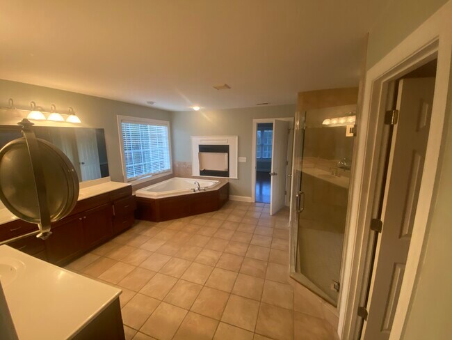 Building Photo - 100 Beacon Hill Pl