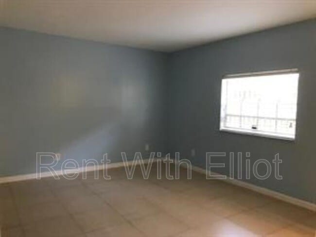 Building Photo - 1405 Miami Rd