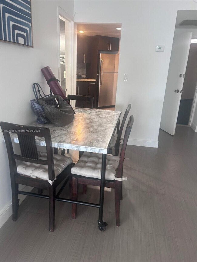 Building Photo - 801 Brickell Bay Dr