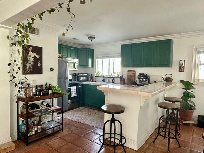 2Bedroom/2Bath - Open Space Design - 33 S Venice Blvd