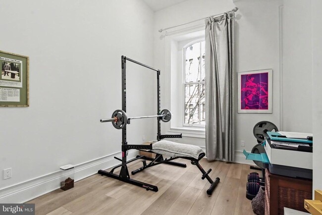 Building Photo - 1824 Chestnut St