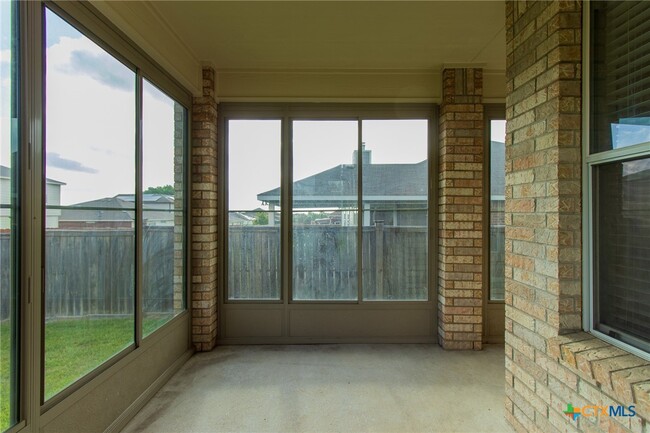 Building Photo - 2203 Love Rd