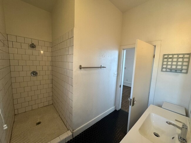 Building Photo - Fully Restored 2BR Classic Near Downtown Dignowity Hill
