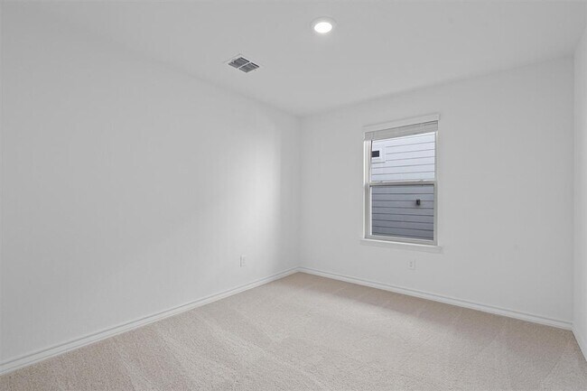 Building Photo - 812 Heartseed Ave