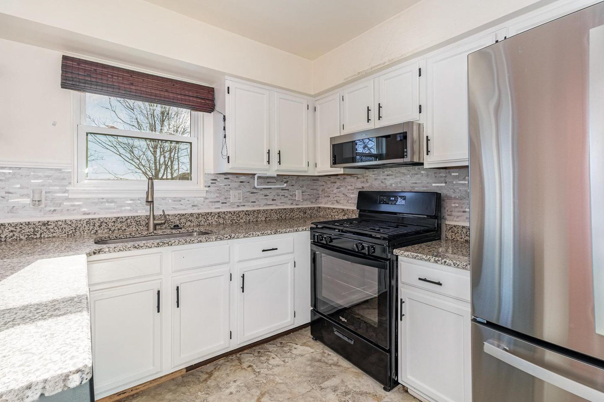 Building Photo - 6280 Spring Knoll Dr