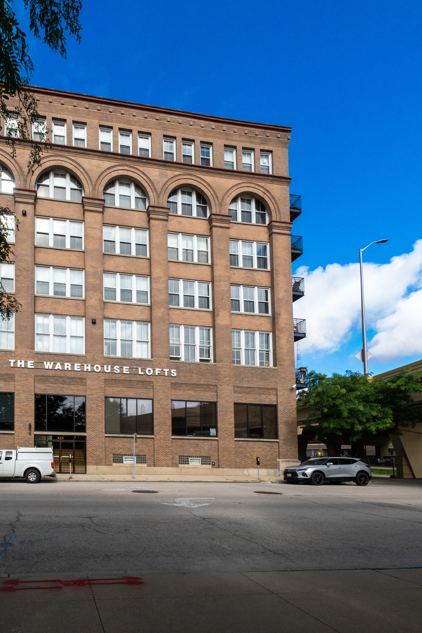 Building Photo - 413 N 2nd St