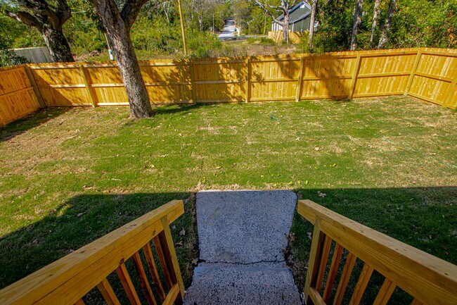 Building Photo - 306 S Schiller St