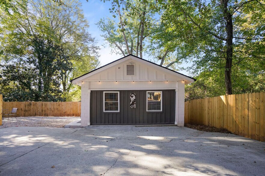 Building Photo - 975 Shadowridge Dr SE