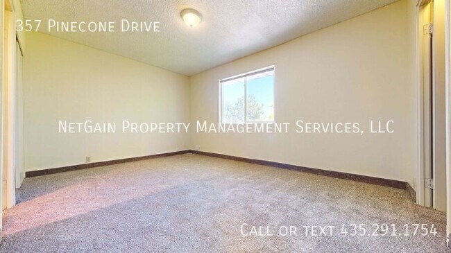 Building Photo - 357 Pinecone Dr