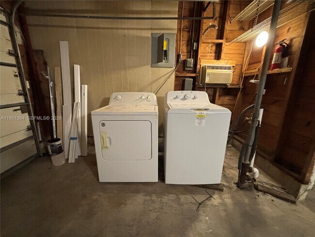 Building Photo - 2510 NE 9th Terrace